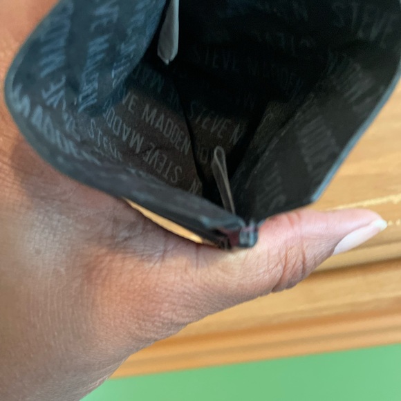 Steve Madden Burgundy cardholder - Picture 4 of 4